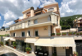 Отель Hotel Sollievo - San Gennaro  Сан Джиованни Ротондо